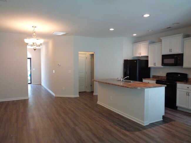 Building Photo - 3 Bedroom Townhouse with 1-Car Garage