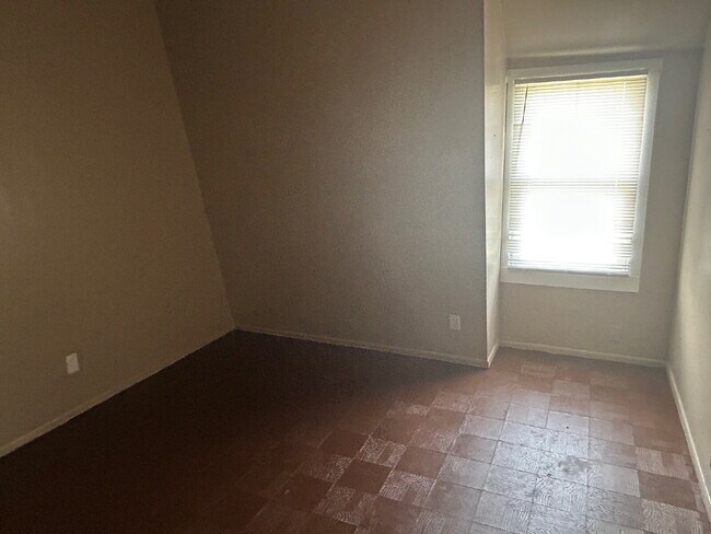 Foto del edificio - Large three bedroom condo for rent.