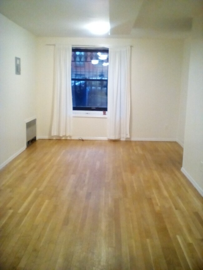 Building Photo - 224 Cumberland St