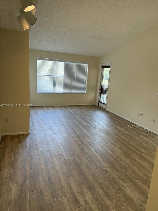 Foto del edificio - 4401 W McNab Rd