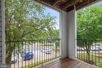 Building Photo - 10012 Vanderbilt Cir