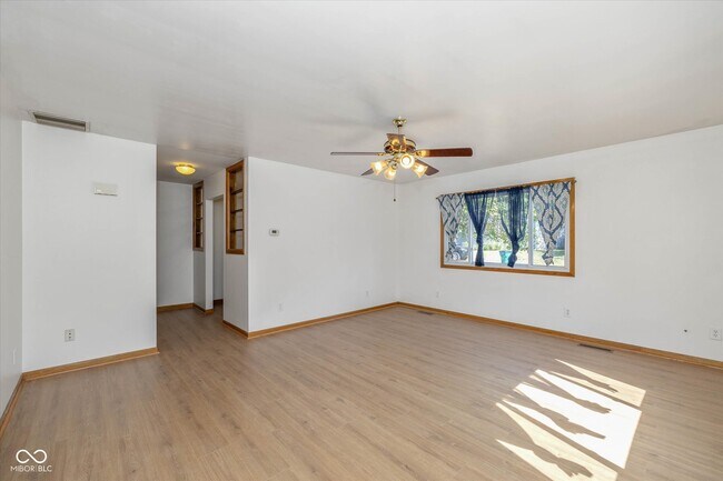 Building Photo - 900 Yandes St