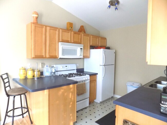 Building Photo - 1303 N Red Oak Cir