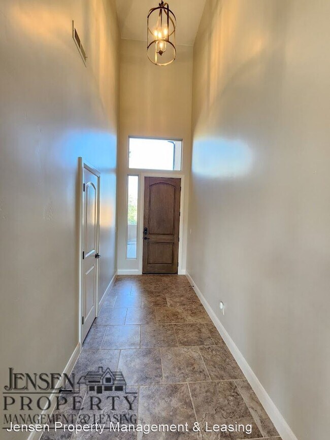 Foto del edificio - 4 br, 3.5 bath House - 4243 West 2700 South