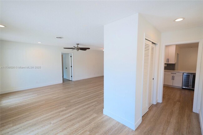 Foto del edificio - 6341 NE 22nd Ave
