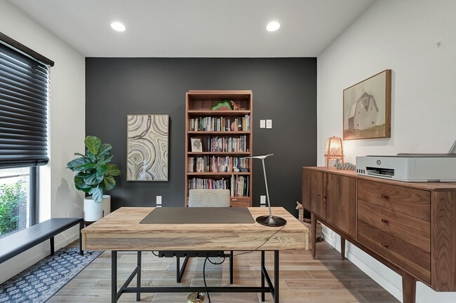 Foto del edificio - 647 Sand Branch Dr