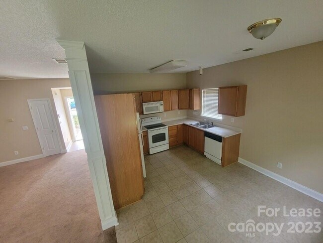 Foto del edificio - 2320 Meadecroft Rd