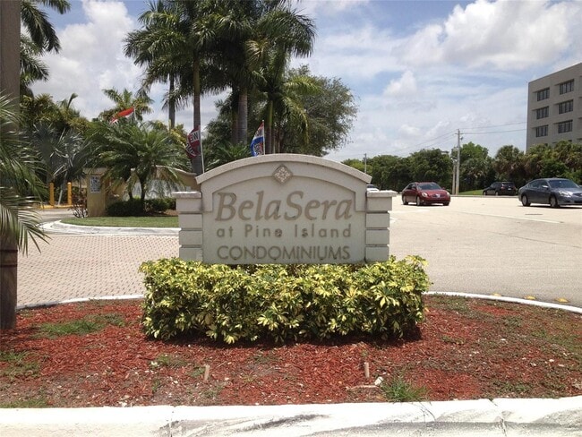 Building Photo - 721 N Pine Island Rd