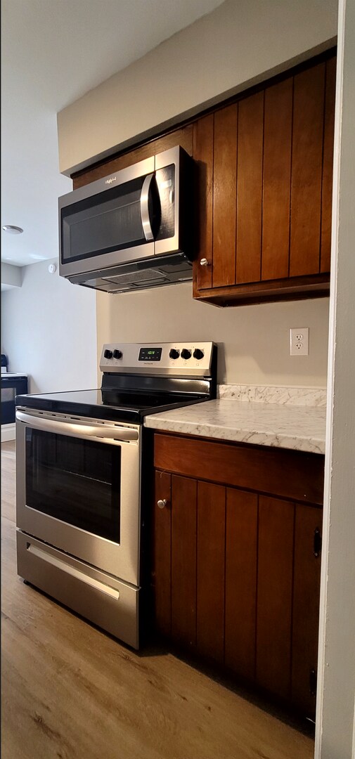 Foto del edificio - 3030-3032 Creekview Circle