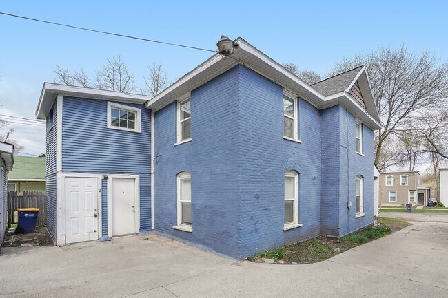 Building Photo - 711 Clancy Ave NE