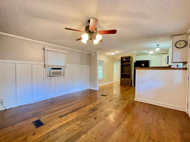 Building Photo - 2 Bed 2 Bath  With Lots of Upgrades