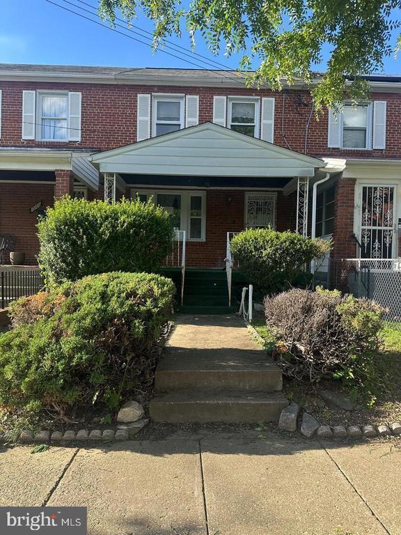 Building Photo - 1902 T St SE