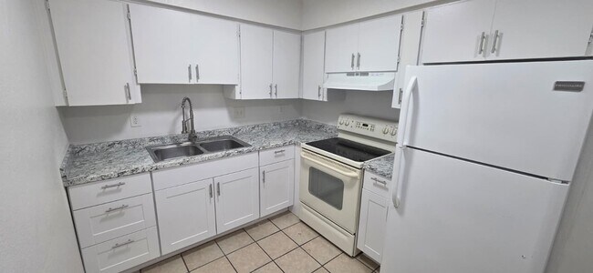 Photo - 2308 E Broadway Rd (Mesa, AZ) Apartment
