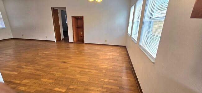 Building Photo - Close to the heart of downtown Clermont