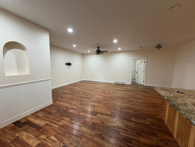 Foto del edificio - 272 N 135 W
