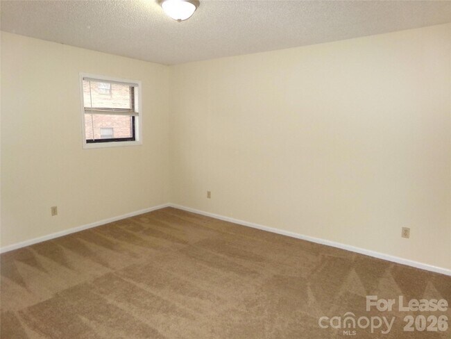 Foto del edificio - 100 Fairway St