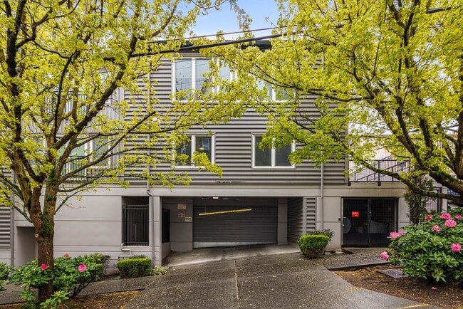 Building Photo - 701 1st Ave N
