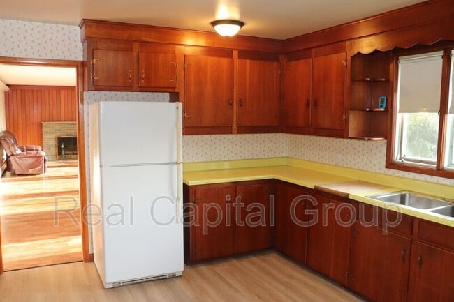 Building Photo - 21 Alva St