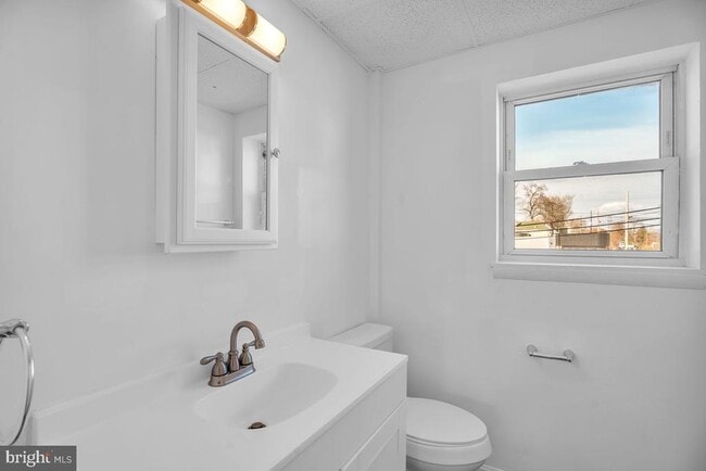 Foto del edificio - 102 N Black Horse Pike