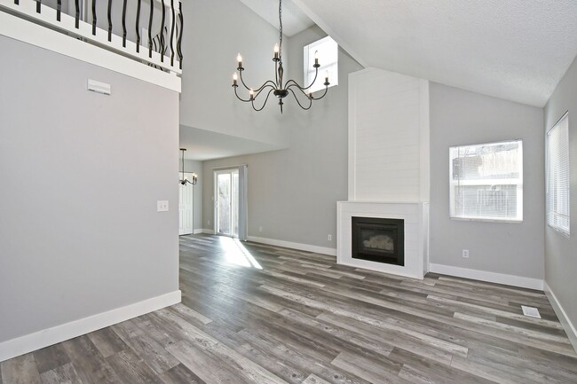 Foto del edificio - BEAUTIFUL REMODELED home in Chaparral Ridge!