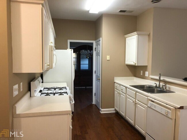 Building Photo - 304 Tall Oaks Ct