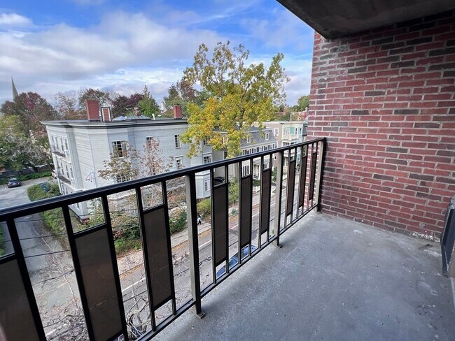 Building Photo - 16-16 Ellery St