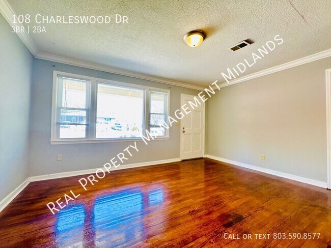 Building Photo - Lovely Home in Charleswood! Apply Now!