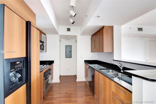 Building Photo - 325 S Biscayne Blvd