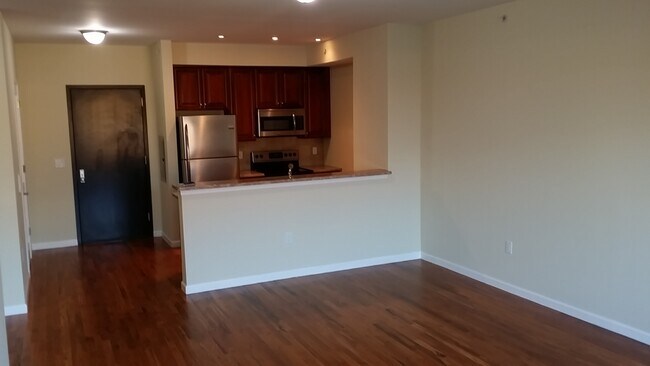 Building Photo - 182 Anderson Ave