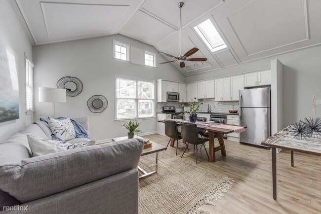 Building Photo - 2 br, 2 bath Duplex - 411 Pine Street Nort...
