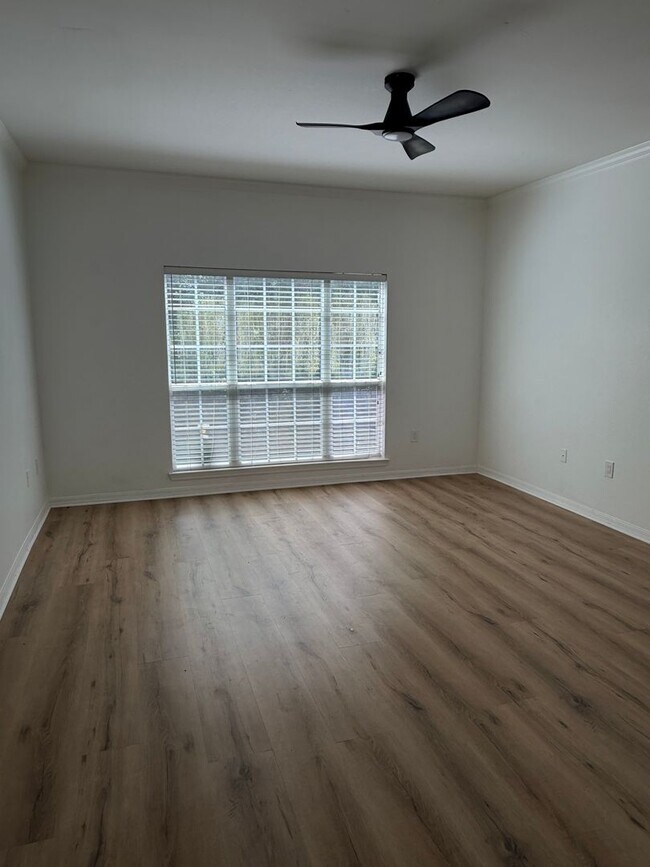 Foto del edificio - 7800 Point Meadows Dr