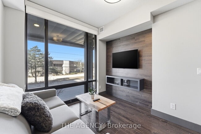 Building Photo - 330 Phillip St