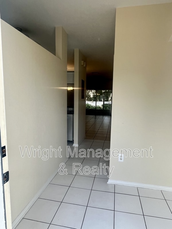 Foto del edificio - 2348 Lake Woodberry Cir