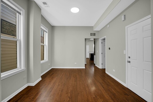 Building Photo - 2333 W Montana St