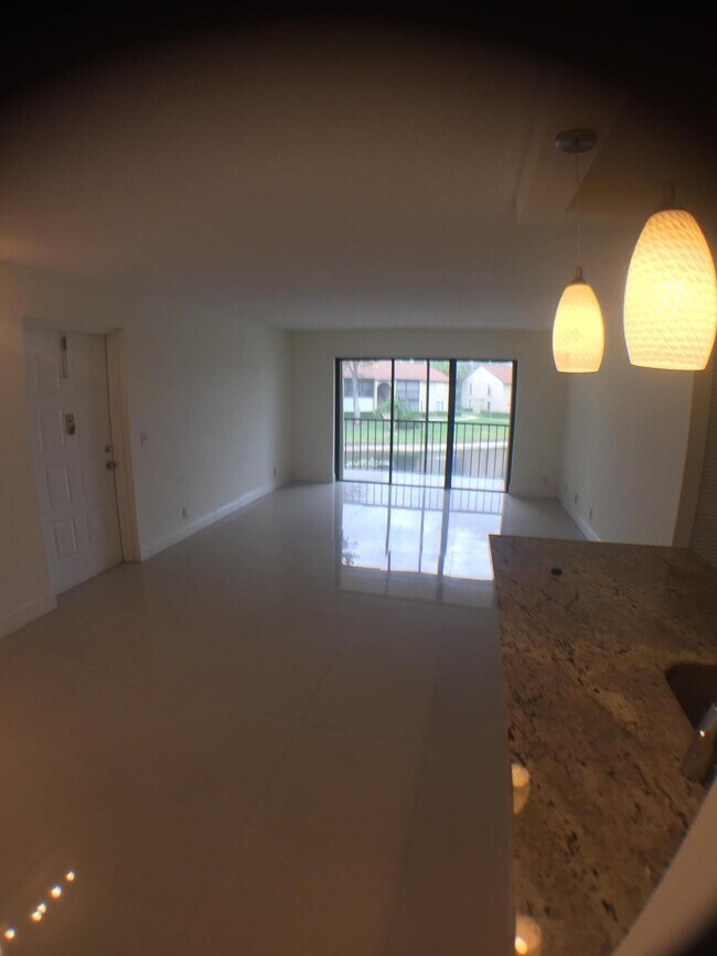 Foto del edificio - 728 Sunny Pine Way