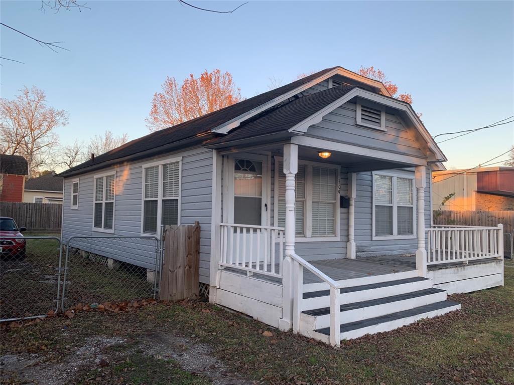 Primary Photo - 509 1st St E