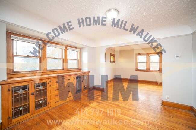 Building Photo - Welcome Home to this Charming 2 Bedroom 1 ...