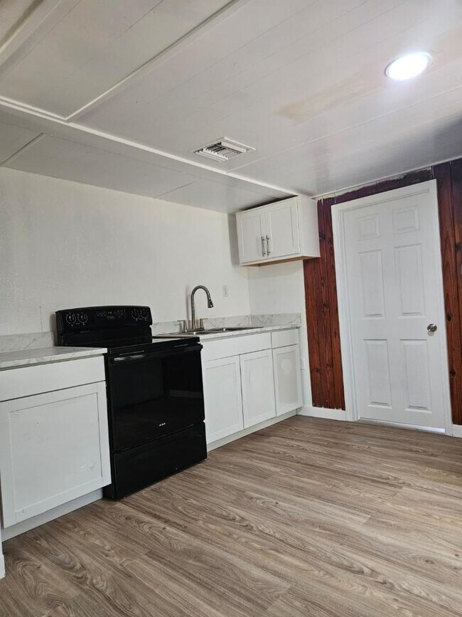 Foto del edificio - 939 NE 18th St
