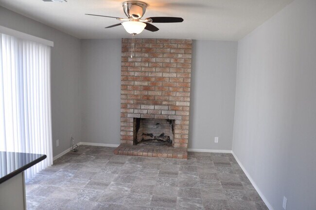 Foto del edificio - 734 Webster Dr