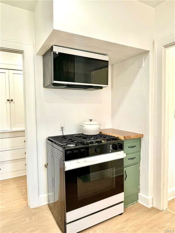 Primary Photo - 2122 Navarro Ave