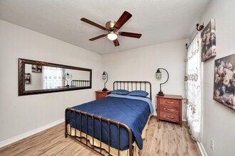 Building Photo - 15715 Creekhaven Dr