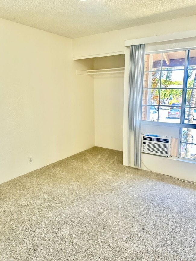 Foto del edificio - Renovated 2 bedroom Townhome in Highly Des...