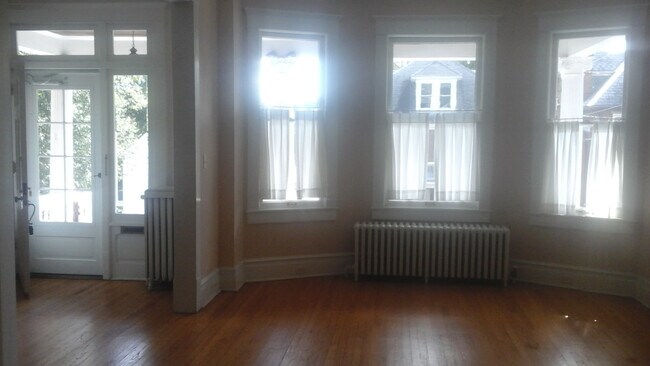 Foto del edificio - Large single family home in Westside neigh...