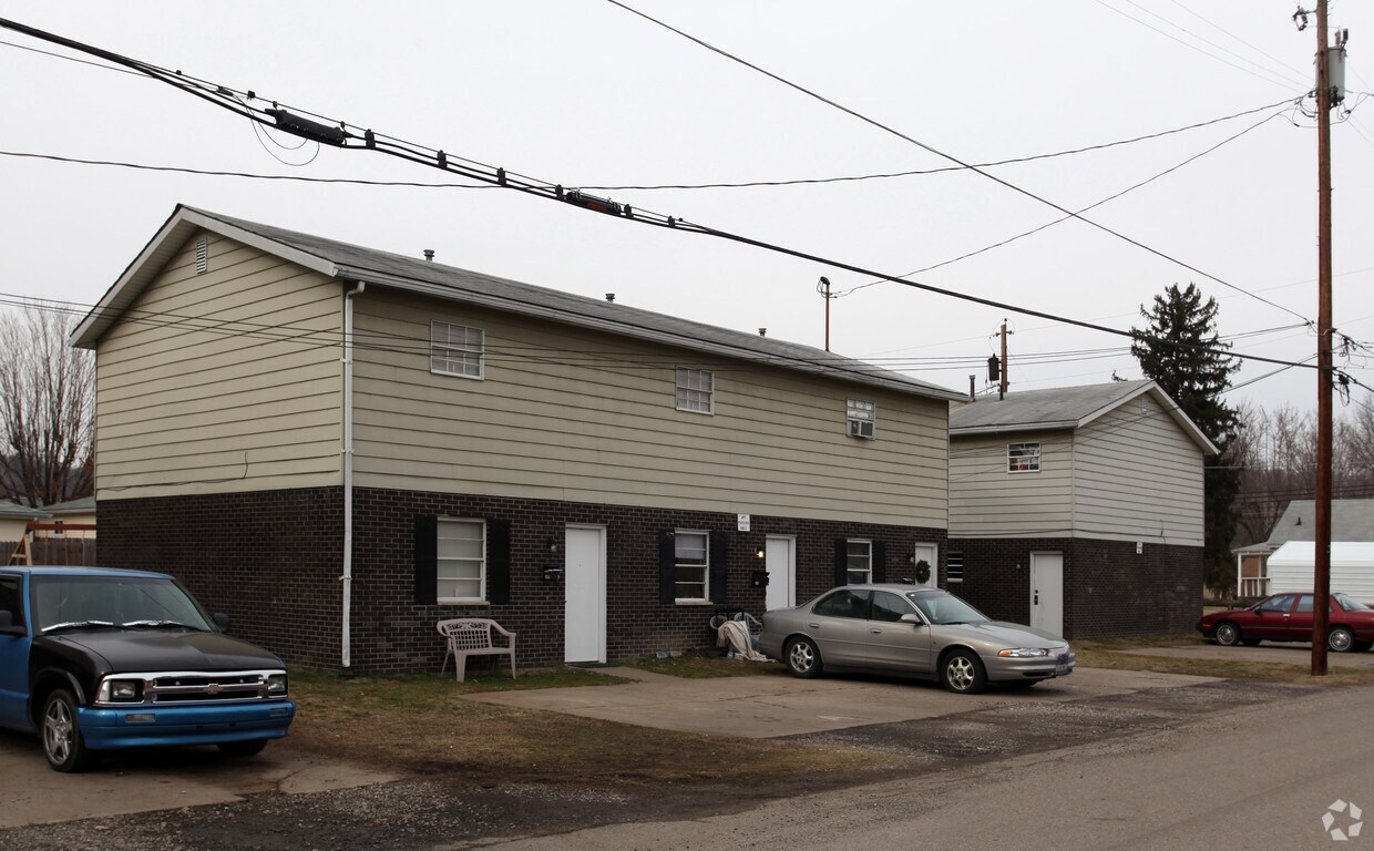 Building Photo - 605 Cross St