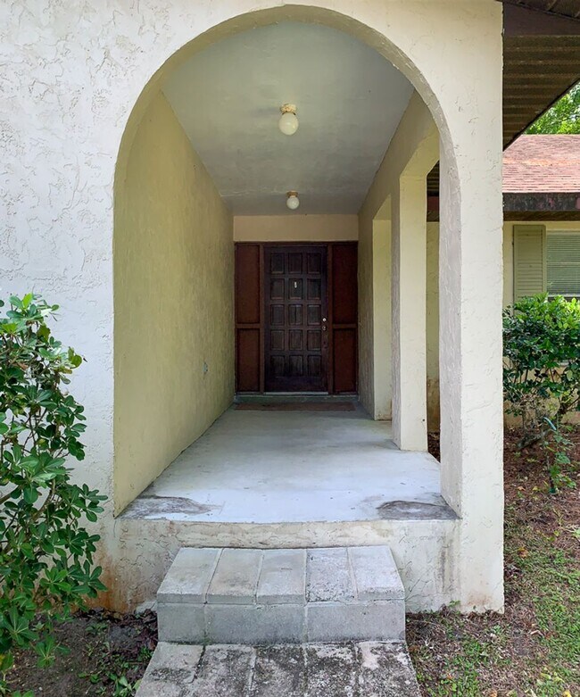 Building Photo - Pet Friendly 3-bed/2-bath in Hills of Sant...