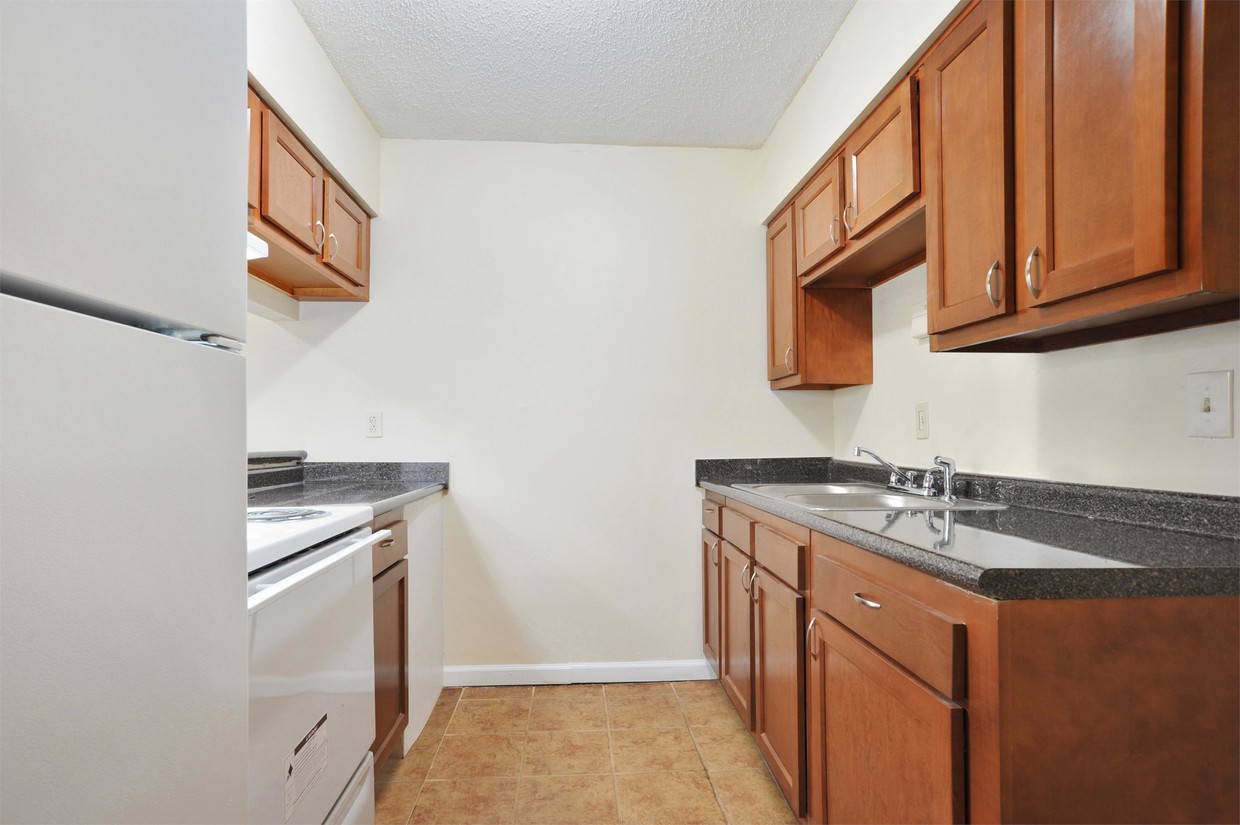 Primary Photo - 3250 Kabel Dr