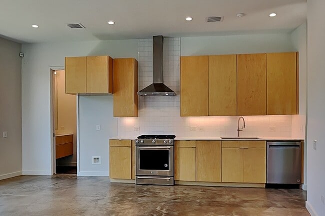 Foto del edificio - 906 Blackland Ct