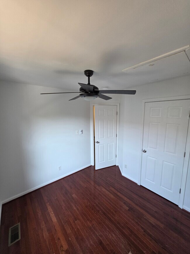 Foto del edificio - 406 Knollwood Ct