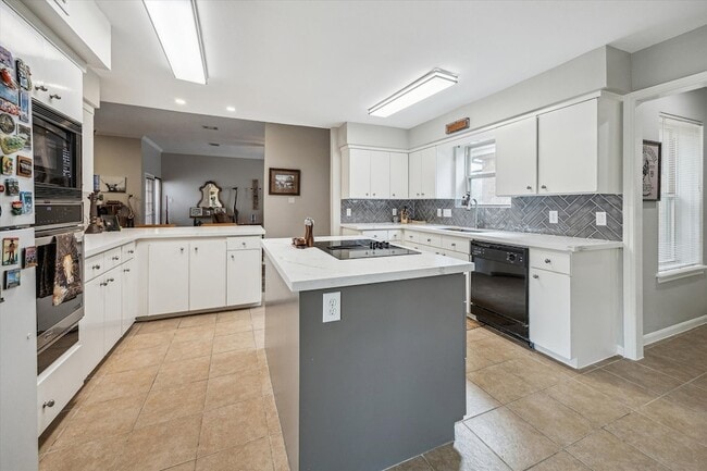 Building Photo - 11742 Pecan Creek Dr