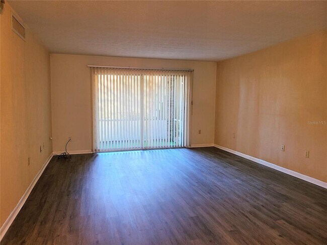Foto del edificio - 4310 Lake Underhill Rd